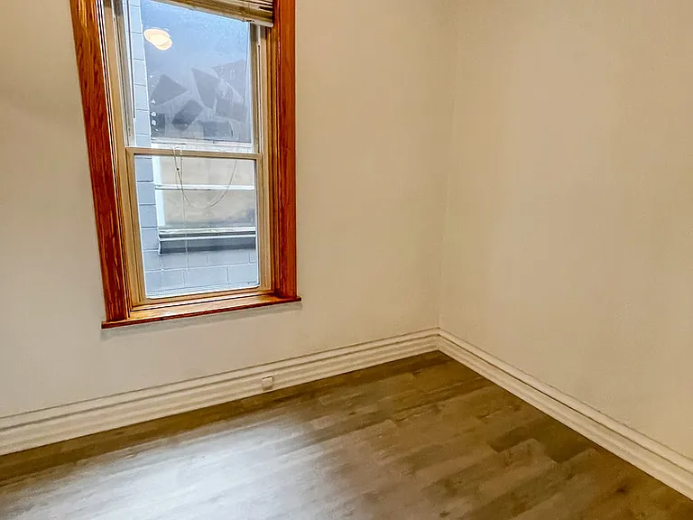 2152 W Division St #2R — Photo 8