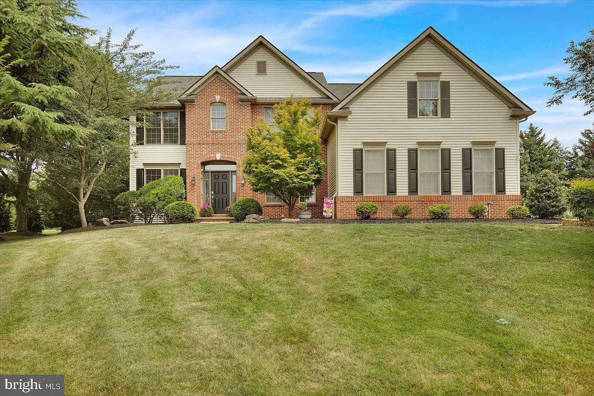 13 Ridgefield Dr photo 1