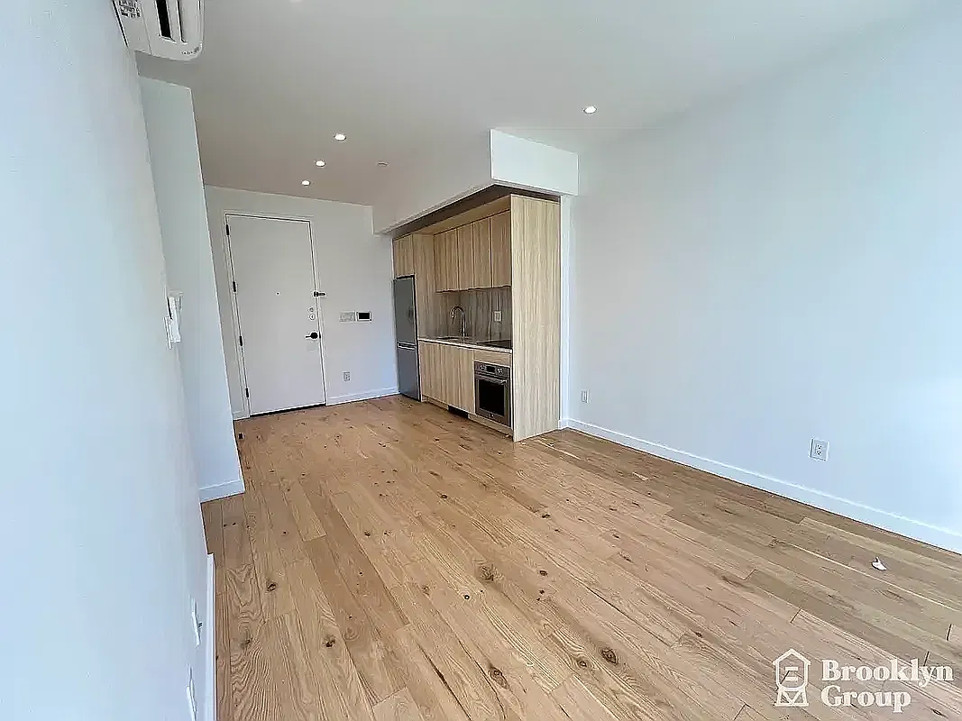 257 Driggs Avenue — Photo 2