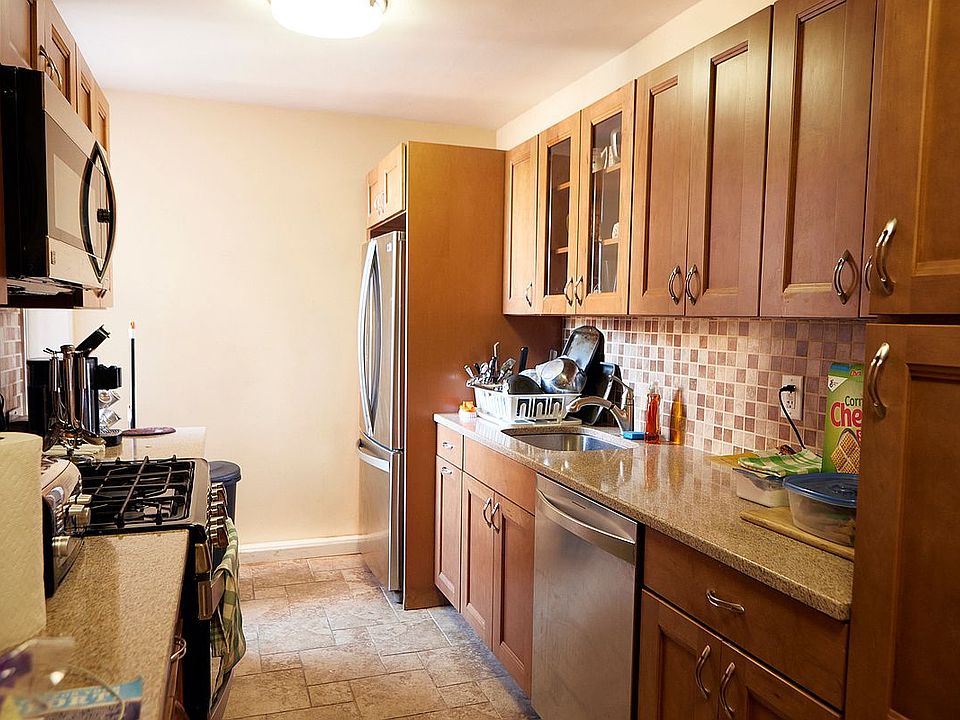2nd image of 221 McDonald Ave APT 4E