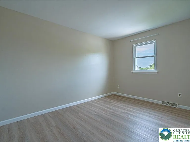5650 Greens Dr — Photo 15