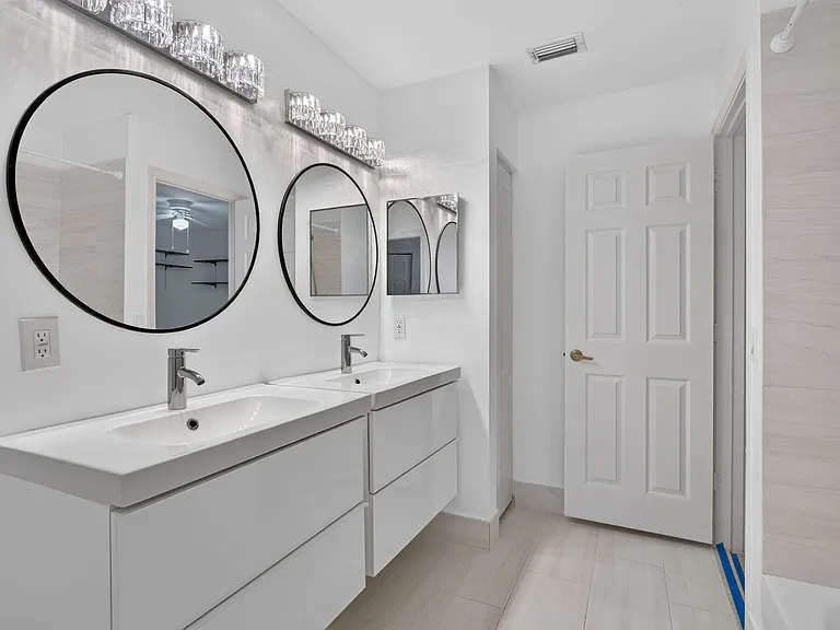 7087 NW 78th Pl — Photo 33