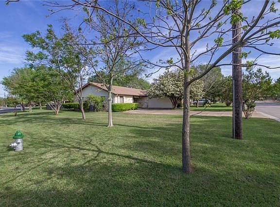 2nd image of 118 Shady Oak Dr
