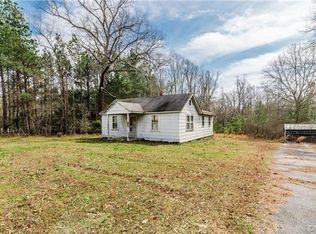 421 E 100th Rd, Chester, VA 23836