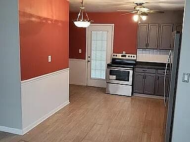 3rd image of 159 Carleton Dr S
