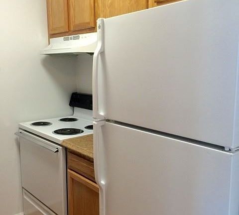 3rd image of 913 Washtenaw Ave #22