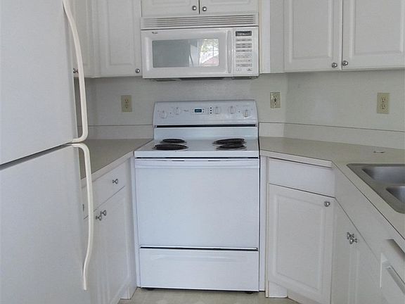 3rd image of 28114 Harbour Vista Cir