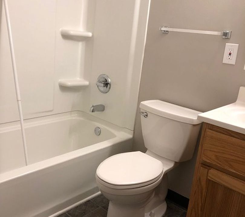 2nd image of 1424 E Walnut St APT 1