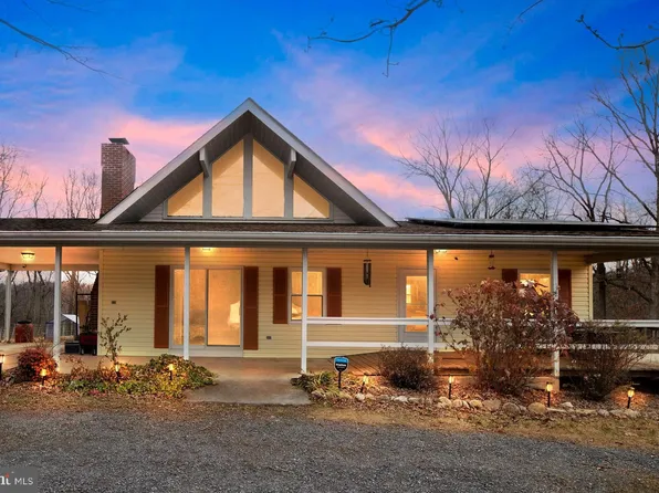 200 Hahns Ln, Toms Brook, VA 22660