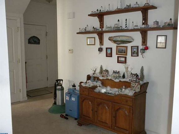 4th image of 434 Sweetman Dr