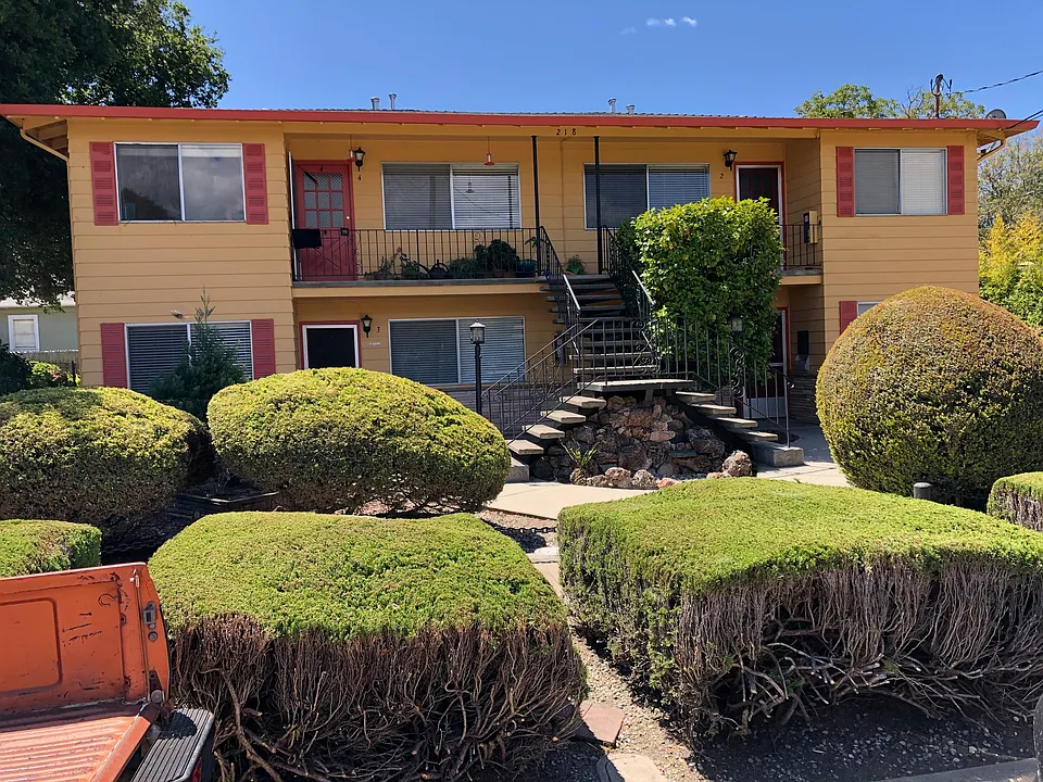 218 Leonard St #3