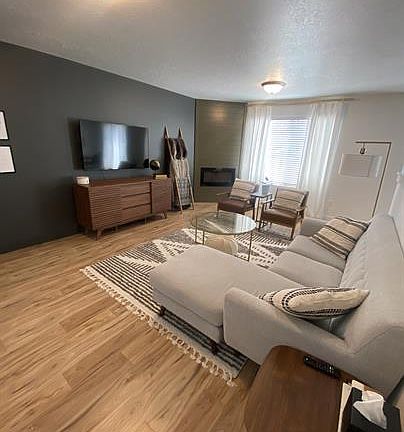 4th image of 497 S Day Dream Ln #1