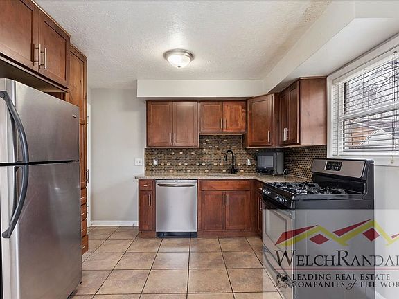 5th image of 732 E Logan Ave