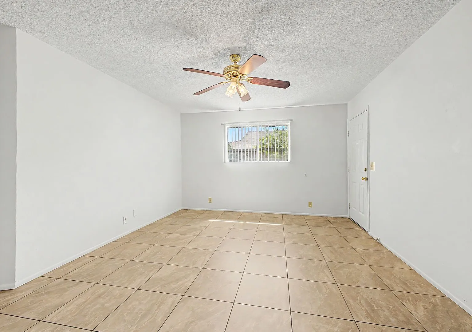 Beautiful Beck Ln Fourplex — Photo 4