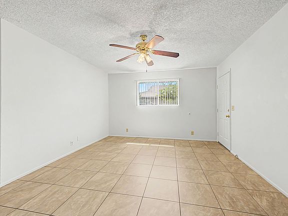 4th image of 2931 E Beck Ln APT 1