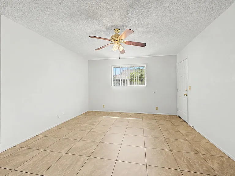 Beautiful Beck Ln Fourplex — Photo 4