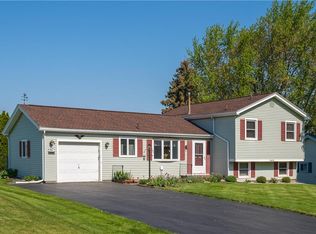 41 Pinon Dr, West Henrietta, NY 14586