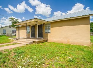 1004 Avon Ave, Llano, TX 78643