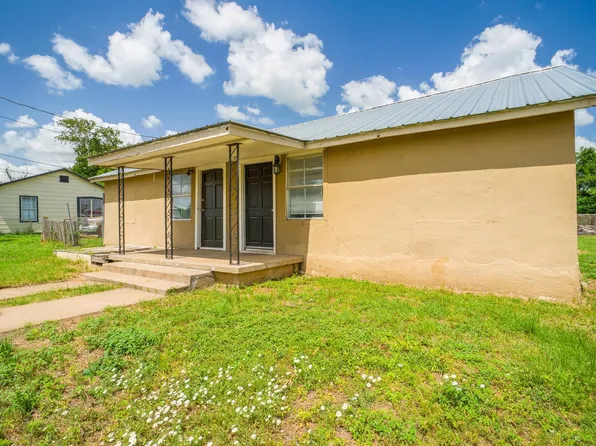 1004 Avon Ave, Llano, TX 78643
