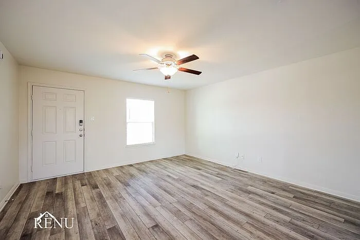 2902 Citron Gdn — Photo 6