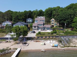 3142 Crystal Dr, Beulah, MI 49617