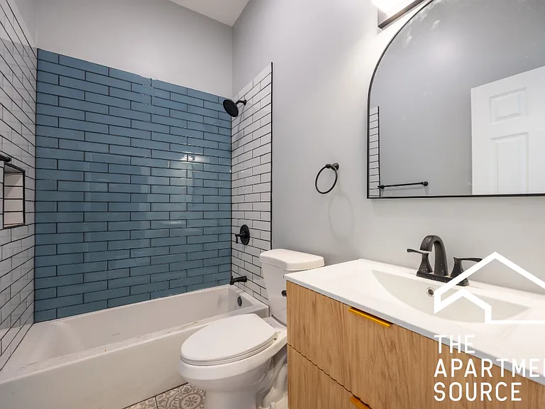 1746 N California Ave #2F — Photo 4