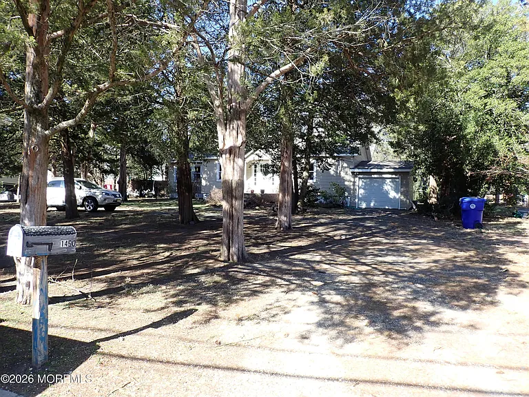 1490 Davidson Ave — Photo 1