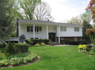 28 Highview Ave, Woodcliff Lake, NJ 07677