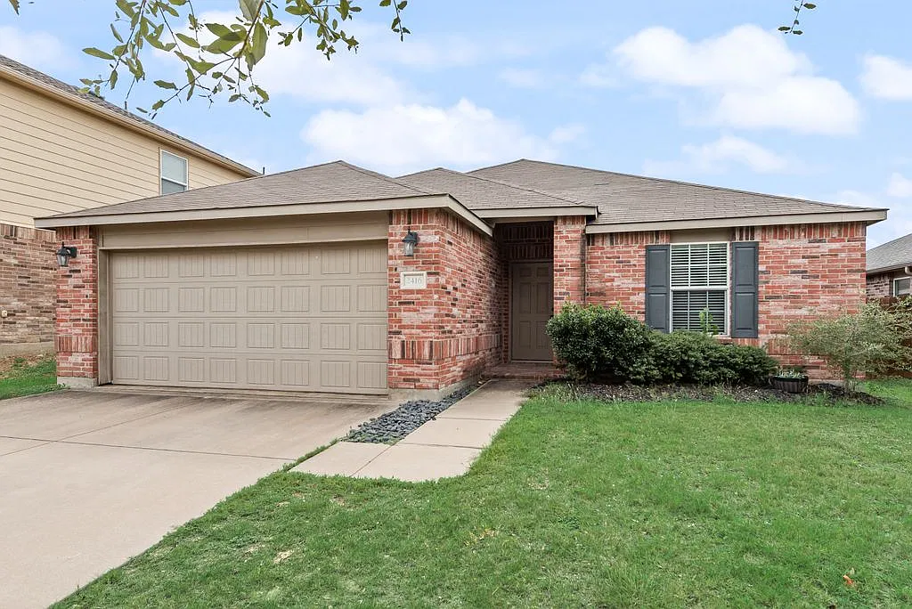 3 bed, 2.5 bath, 1916 sqft, $2,175 — Photo 3