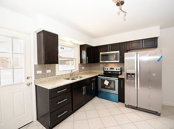 2nd image of 488 Washington Sq