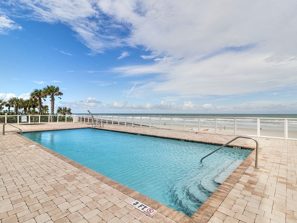 First floor right on beach!