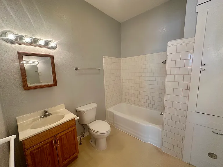 140 1/2 E San Antonio St #5 — Photo 8