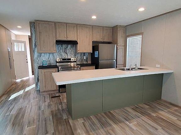 2nd image of 209 Palm Dr