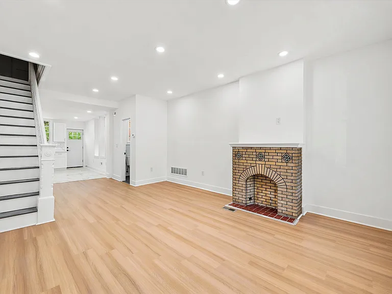 936 N Fallon St — Photo 1