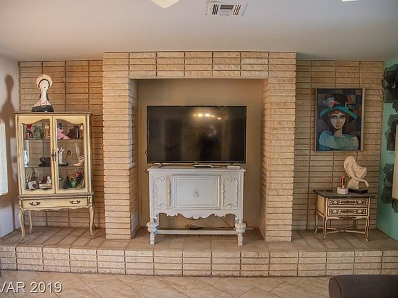 4th image of 1405 Hillside Pl