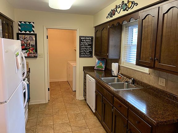 5th image of 912 E Norristown Cir