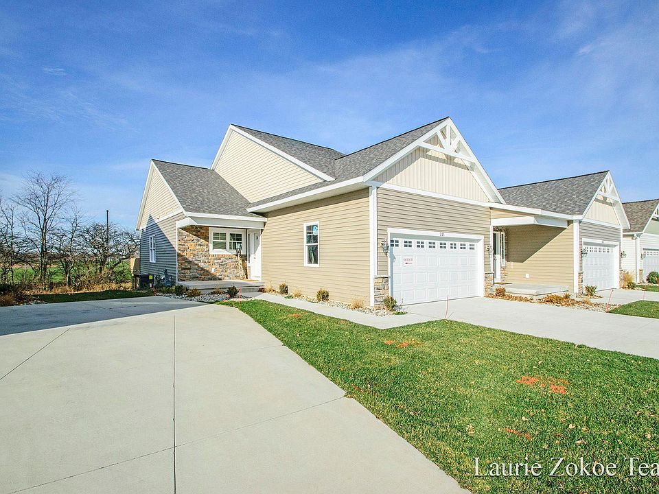1st image of 221 Hazelnut Dr #9