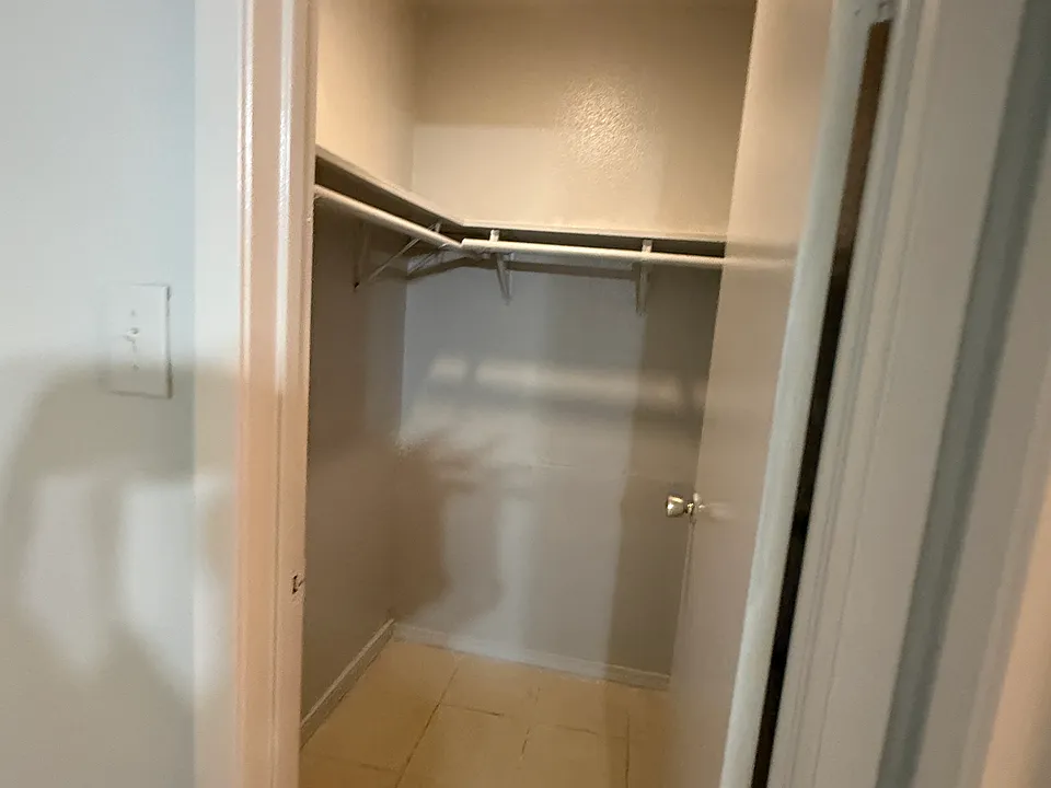 3900 Woodchase Dr #109