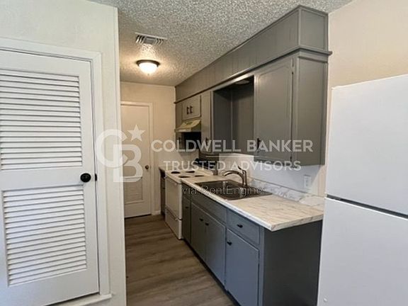 2nd image of 1103 52nd St Unit D