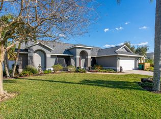 462 Lake Victoria Cir, Melbourne, FL 32940