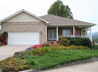150 Country Club Dr, Unicoi, TN 37692