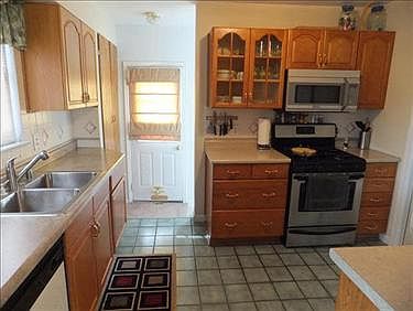 4th image of 15452 Kennebec St