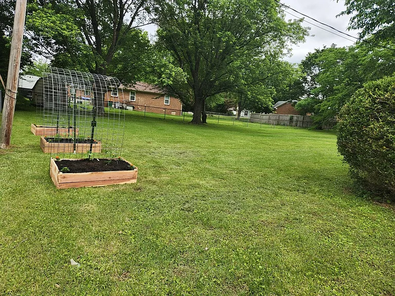702 Meade Dr — Photo 16
