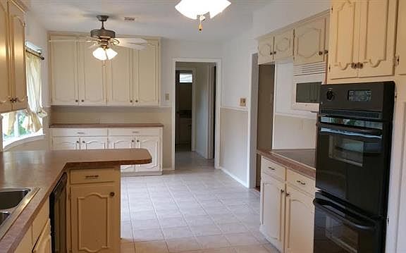 5th image of 1606 Green Oaks Dr