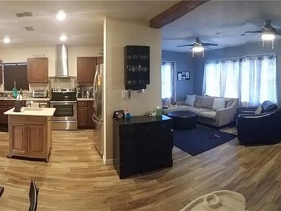 3rd image of 2402 Illinois St