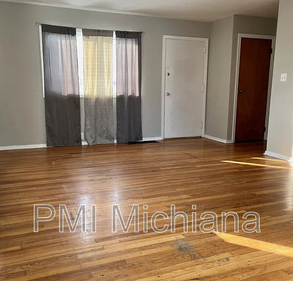 4414 Huron Cir — Photo 2