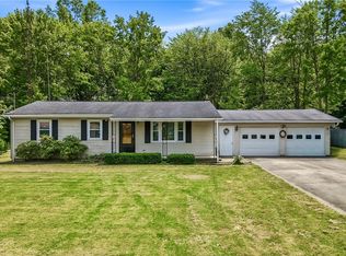 1280 Sterling Dr, Cortland, OH 44410