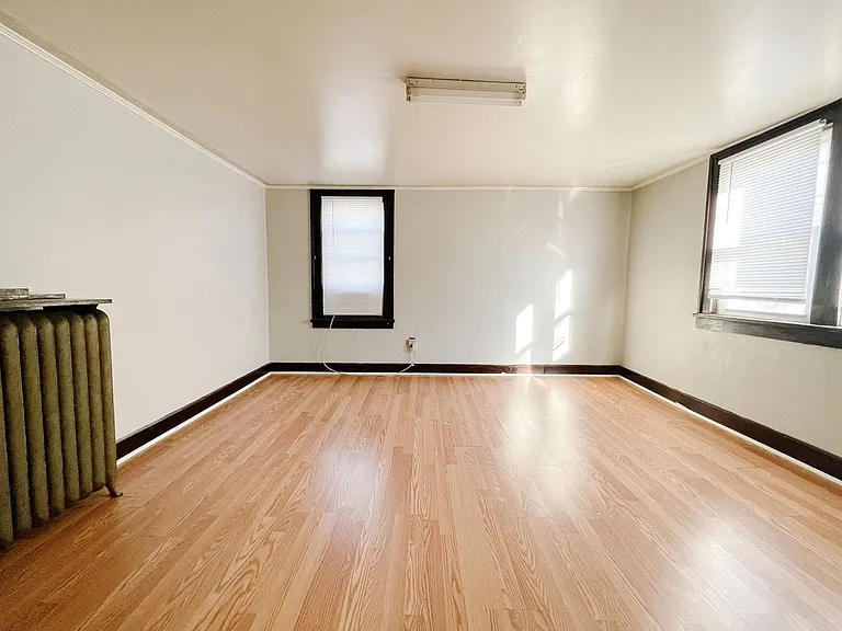 1925 E 5th St #5 — Photo 4