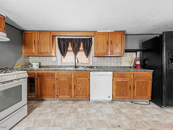 5th image of 234 Rosenberry St