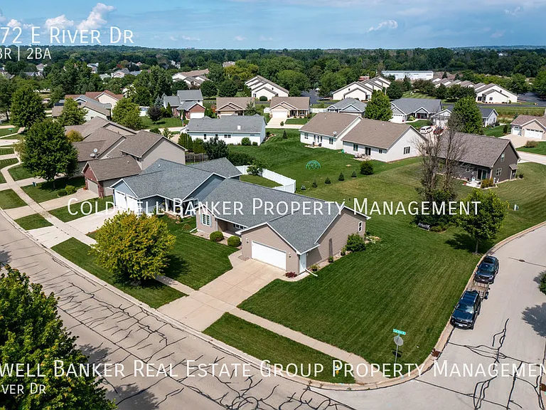 772 E River Dr — Photo 30